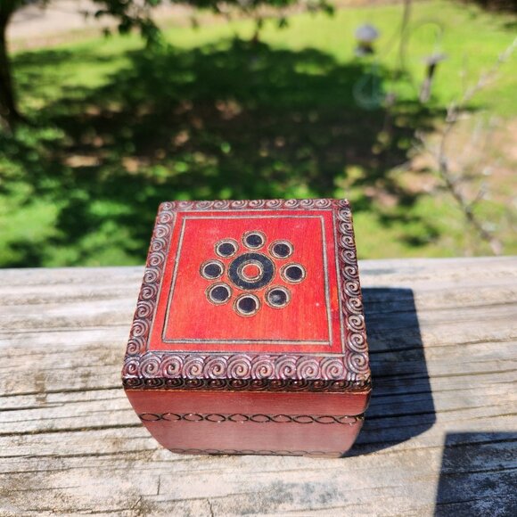 Vintage Hand Carved Wooden Polish Trinket Box With Intricate Circle & Swirl Desi - Picture 1 of 12